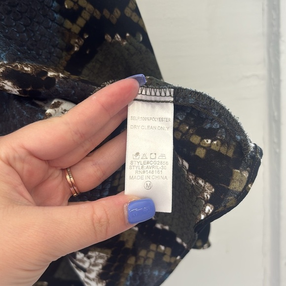 Buddy Love Python Printed Flutter Sleeve Top Size Medium - Picture 4 of 5